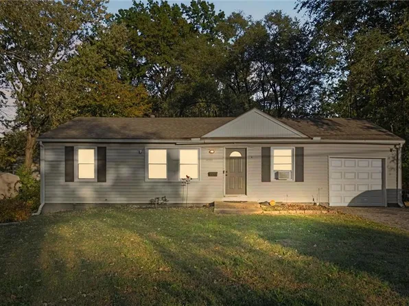 10005 Hillcrest Rd, Kansas City, MO 64134