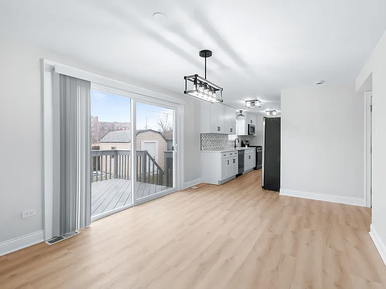 13527 S Mackinaw Ave — Photo 6