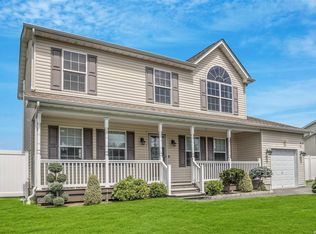 6 Quintyne Dr, Amityville, NY 11701