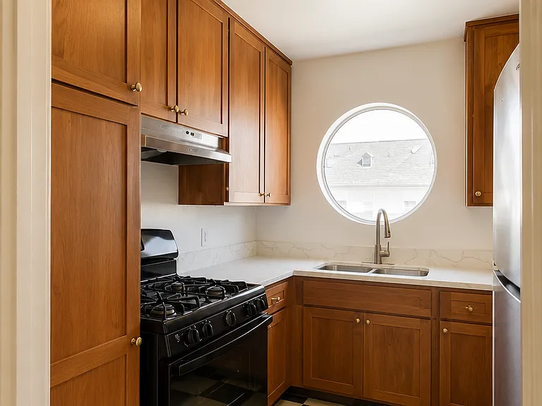 686 S Saint Andrews Pl #B3 — Photo 7