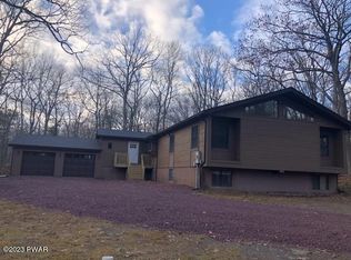 314 Maple Ridge Dr, Lords Valley, PA 18428