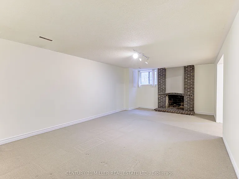 163 Castle Cres — Photo 40