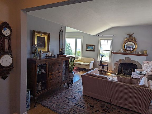 3rd image of 34 Stratford Rd