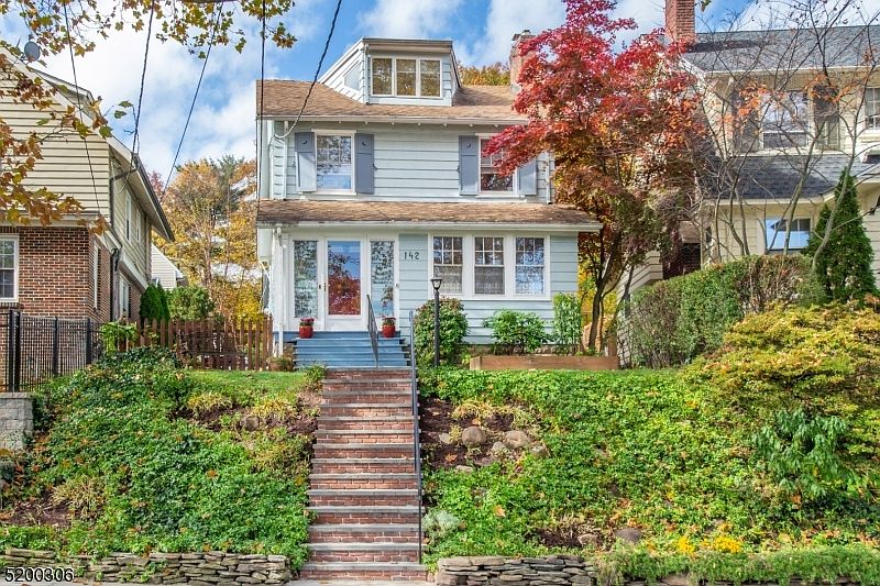 1st image of 142 Essex Ave