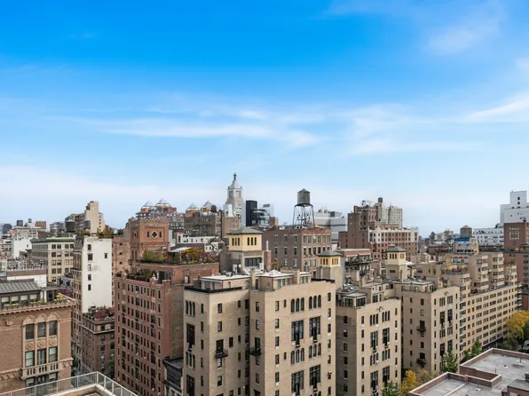 20 East 9th Street image 19 of 38