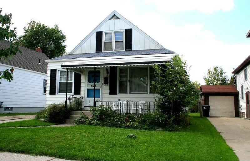 2nd image of 150 Hawthorne Ave
