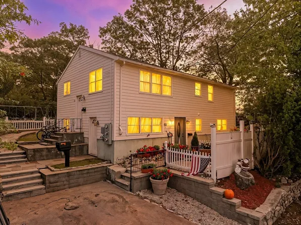 150 Grove St, West Roxbury, MA 02132