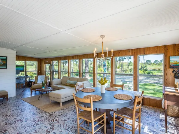 40 Lakeview Dr, Panacea, FL 32346