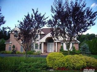 18 Chauncey Pl, Woodbury, NY 11797
