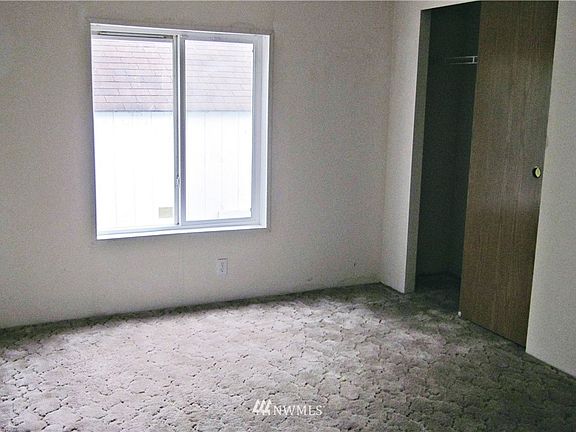 5th image of 607 Broadway Street