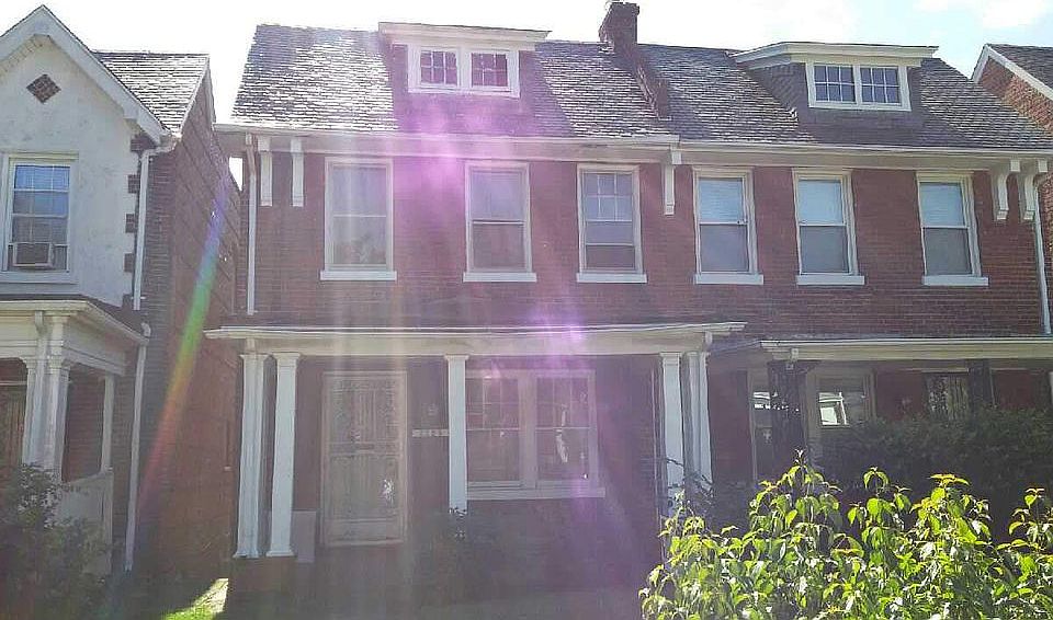 1st image of 2205 Rosewood Ave