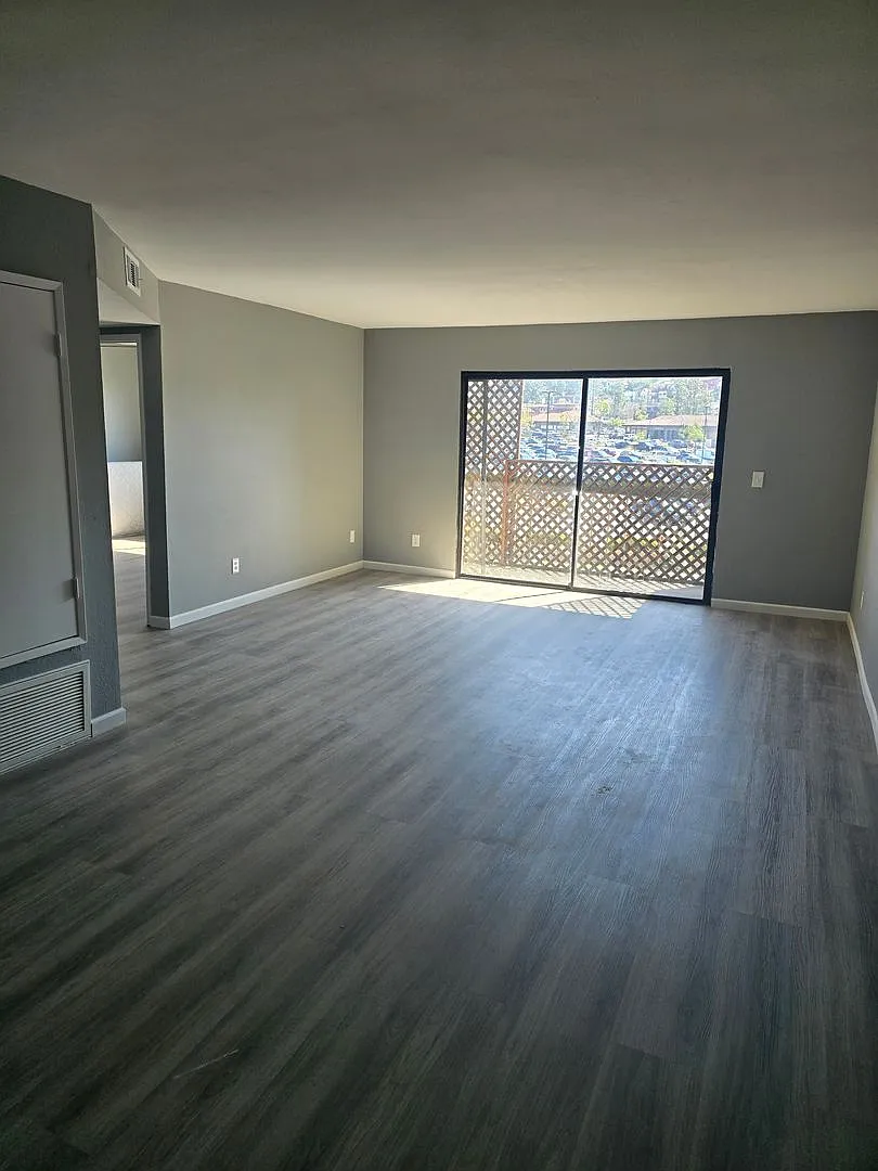 Large 1 Bed 1 Bath Condo — Photo 1