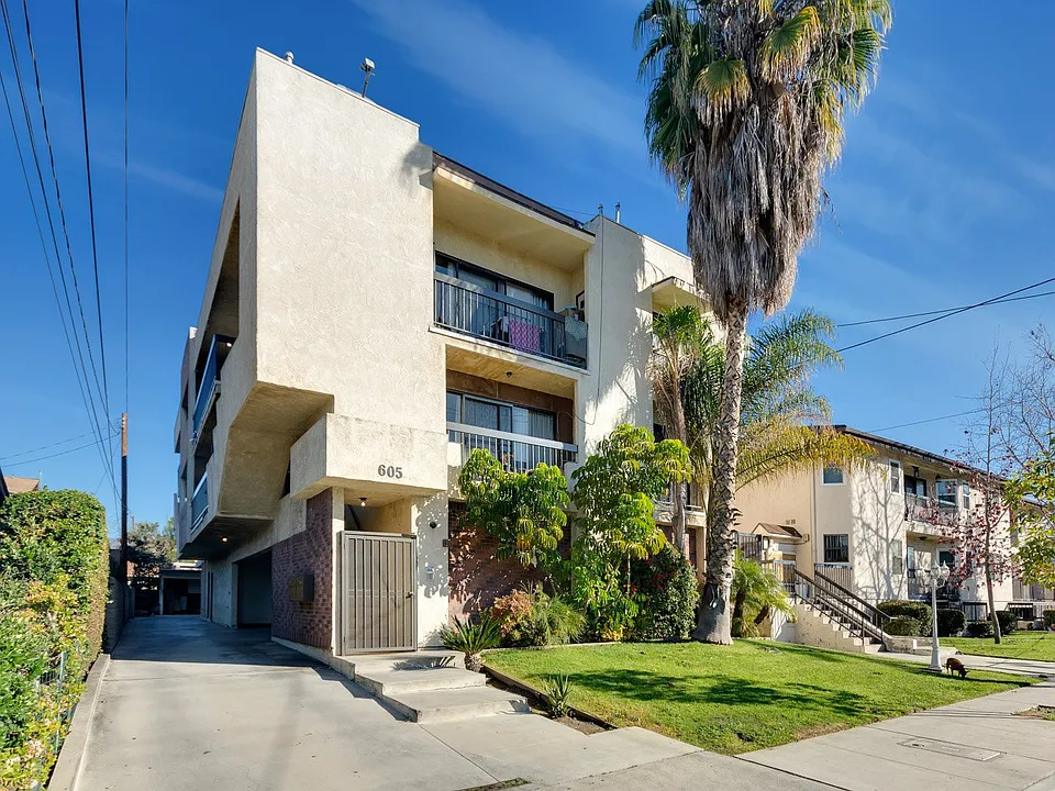 605 E Windsor Rd #203