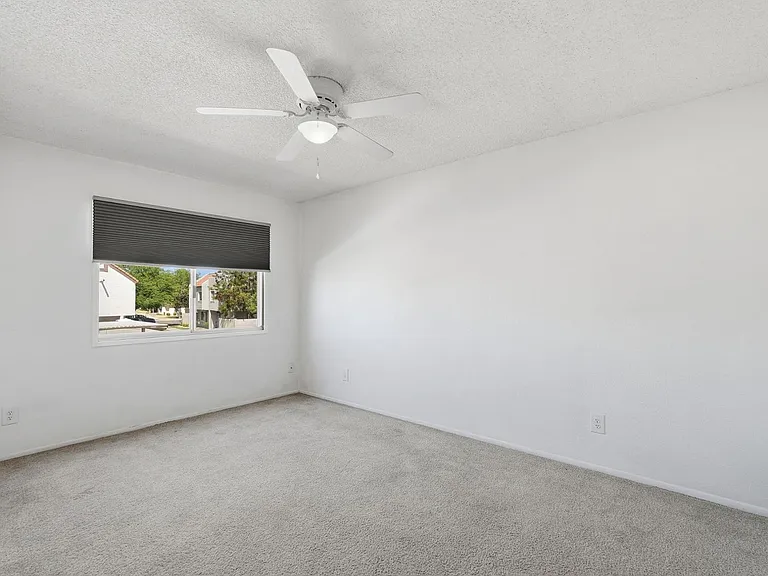 1017 E Redfield Rd — Photo 15