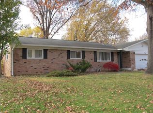 760 Lindenwood Dr, Greenwood, IN 46142