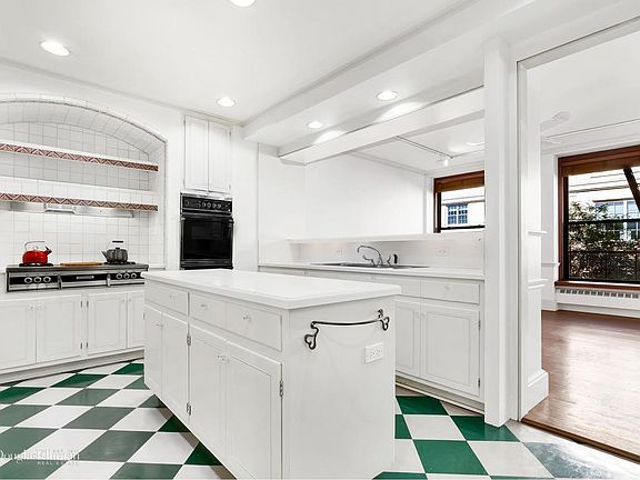 4th image of 10 Bleecker St APT 4A