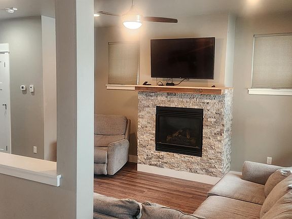 4th image of 2633 Park Creek Ave #1