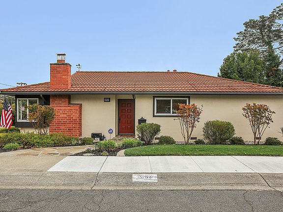 3rd image of 2938 Sheldon Dr