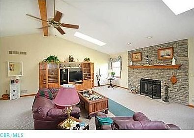 3rd image of 303 Thames Ct