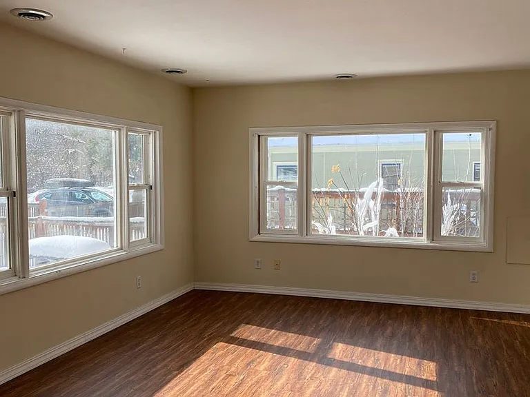 1804 S 6th St W — Photo 5
