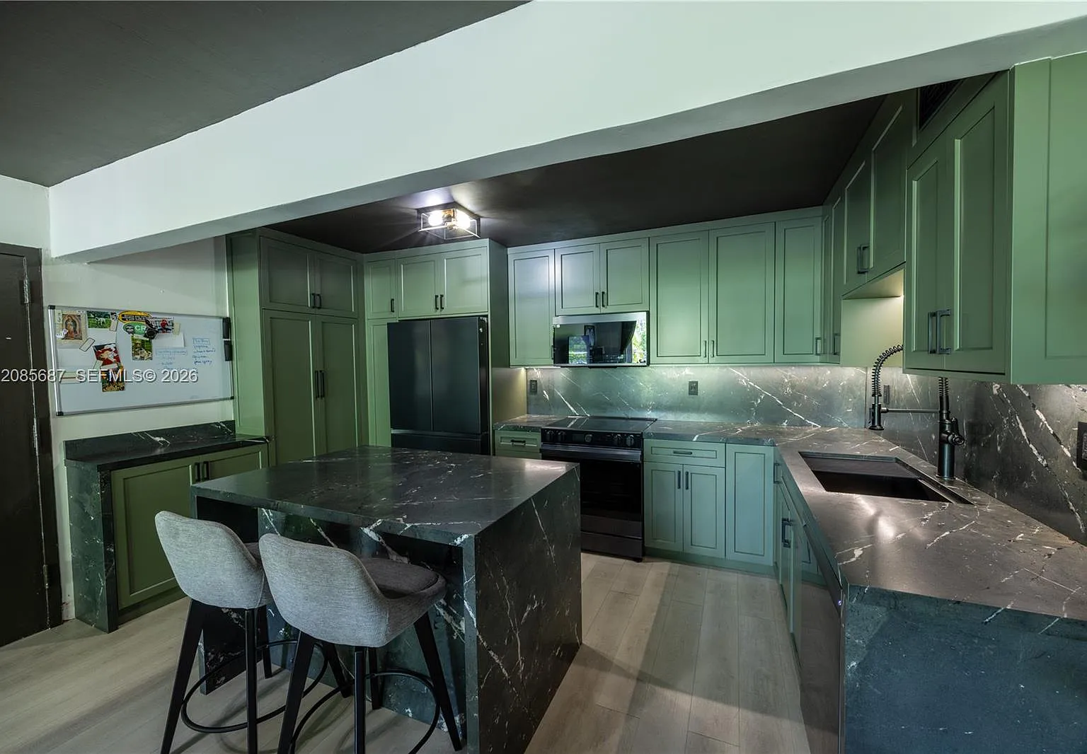 Boston Plaza Condo — Photo 2