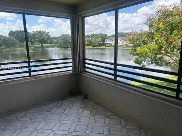 9851 NW 3rd Ct #8, Plantation, FL 33324