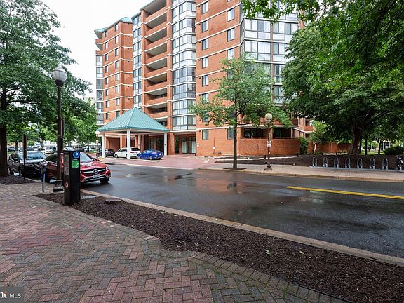 2nd image of 1001 N Randolph St APT 1017
