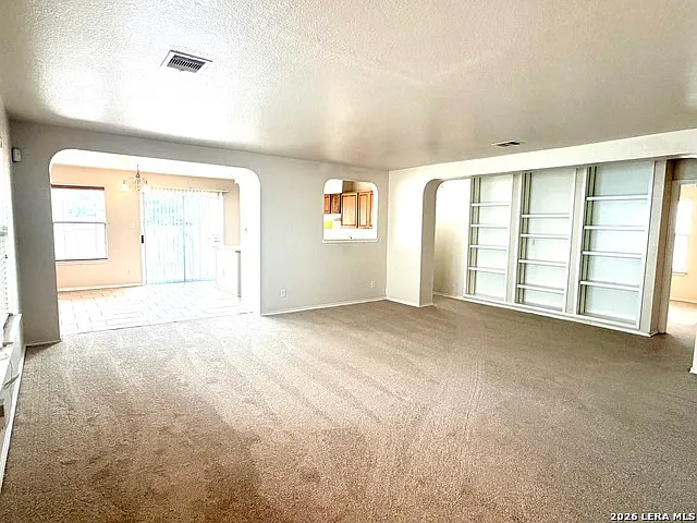 4 bed, 2.0 bath, 1688 sqft, $1,400 — Photo 2