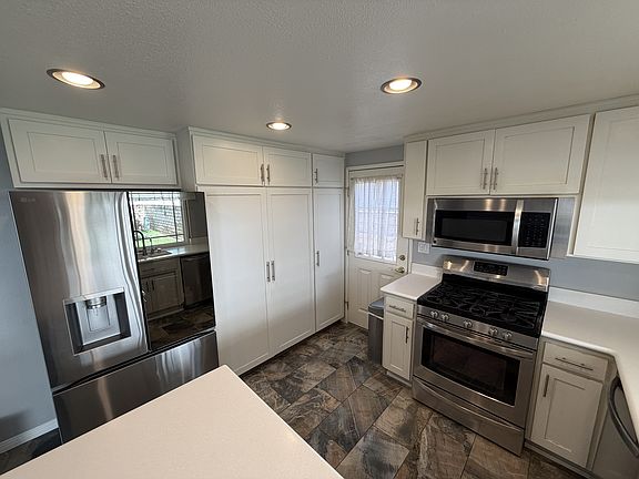 4th image of 12461 Vivienda Ave