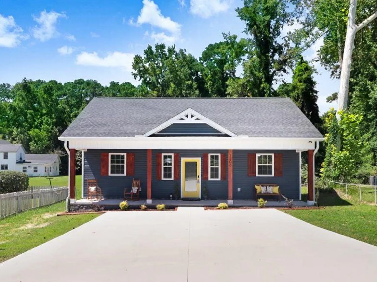 1206 Gooding Dr — Photo 2