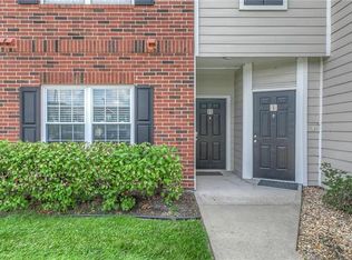 11619 Tomahawk Creek Pkwy APT H, Leawood, KS 66211
