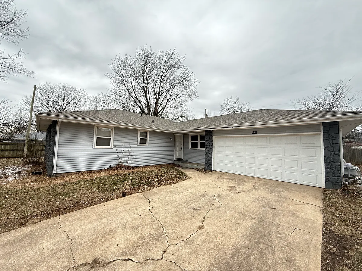 Building Photo - 821 E Jewett St