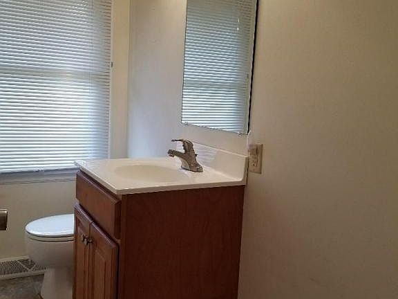 5th image of 932 Shelbourne Ave