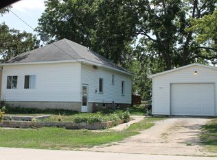 307 W Grove St, Lawler, IA 52154
