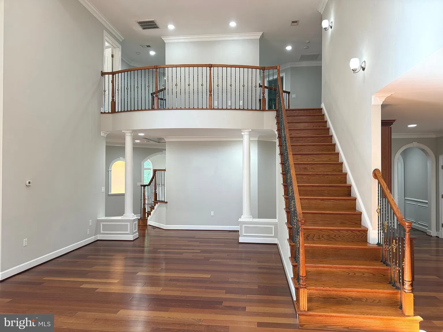 6 bed, 5.5 bath, 8504 sqft, $9,400 — Photo 3