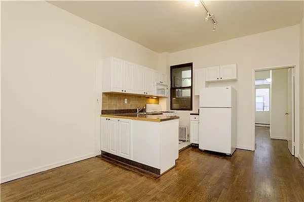 Rented by Mirador Real Estate | media 22