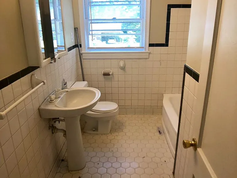 3808 Parkwood Dr — Photo 7