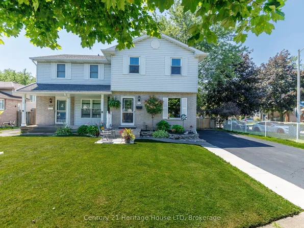 6477 Malibu Dr, Niagara Falls, ON L2H 2W4