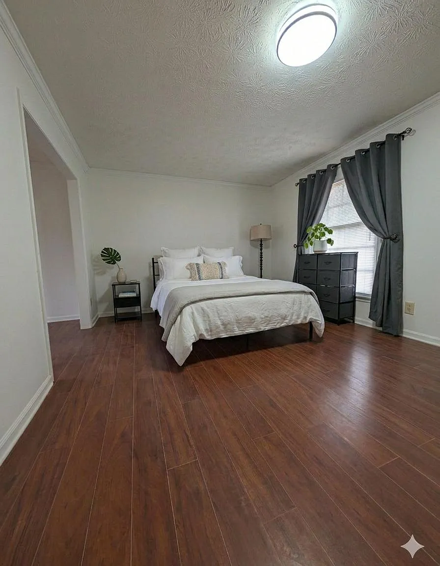 4 bed, 3.0 bath, 4000 sqft, $1,048 — Photo 1