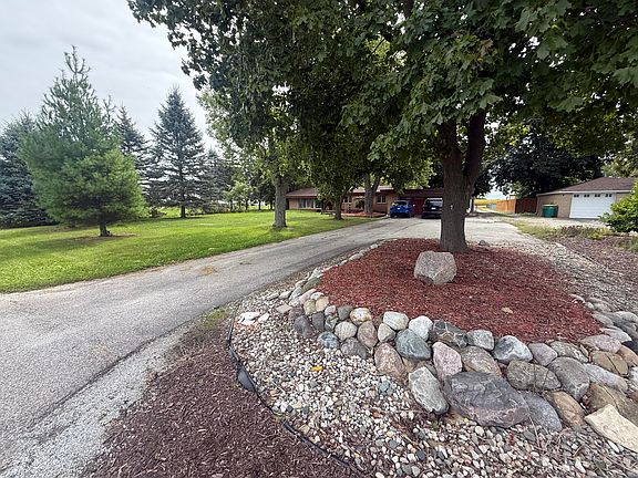 2nd image of 782 Midland Rd