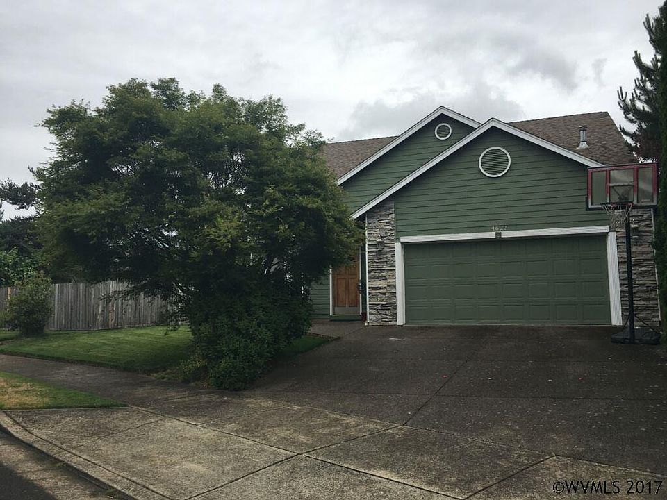 2nd image of 4627 Manning Dr NE