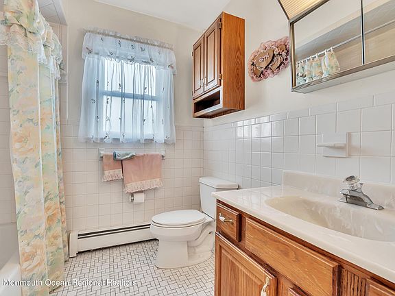 4th image of 31 Zeeland Dr