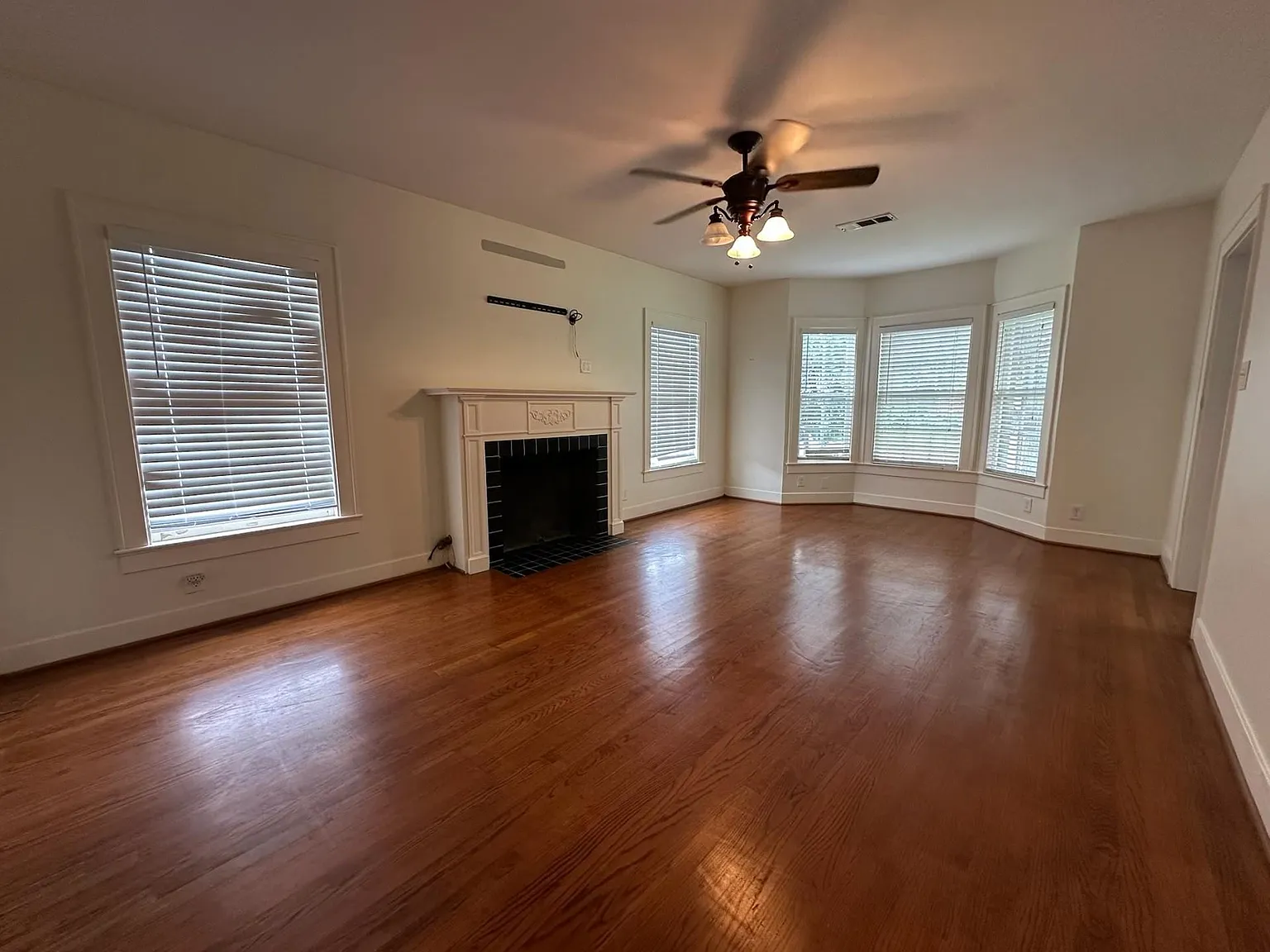 2 bed, 1.5 bath, 1533 sqft, $2,350 — Photo 2