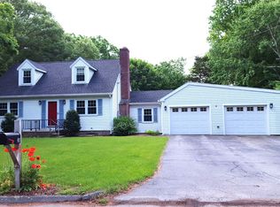 30 Norman Dr, Gales Ferry, CT 06335