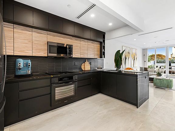 3rd image of 19 Hausman St Penthouse B