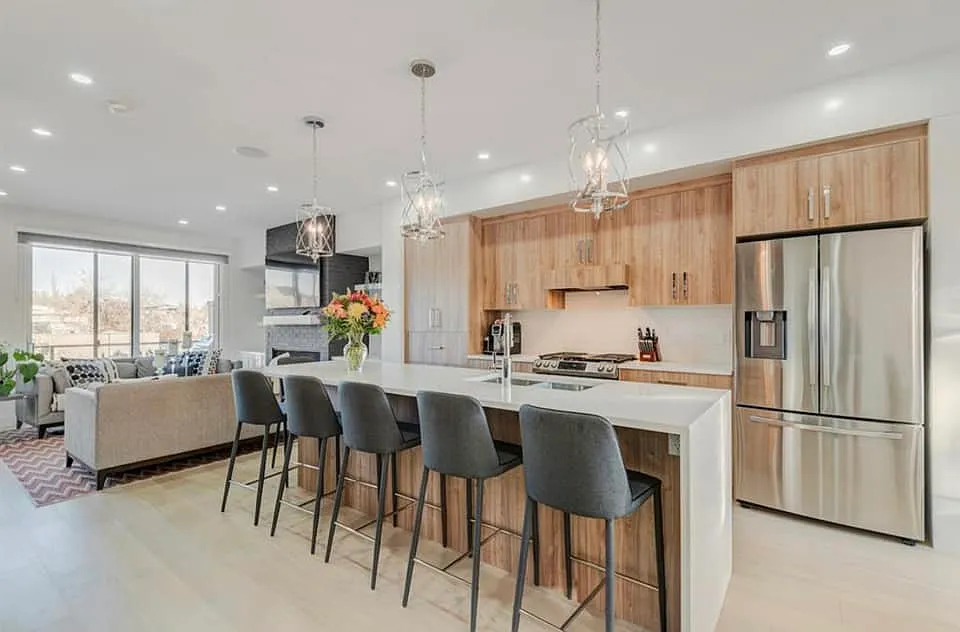 Building Photo - 108 38a Ave SW #108