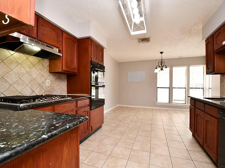 1947 Mayweather Ln — Photo 34