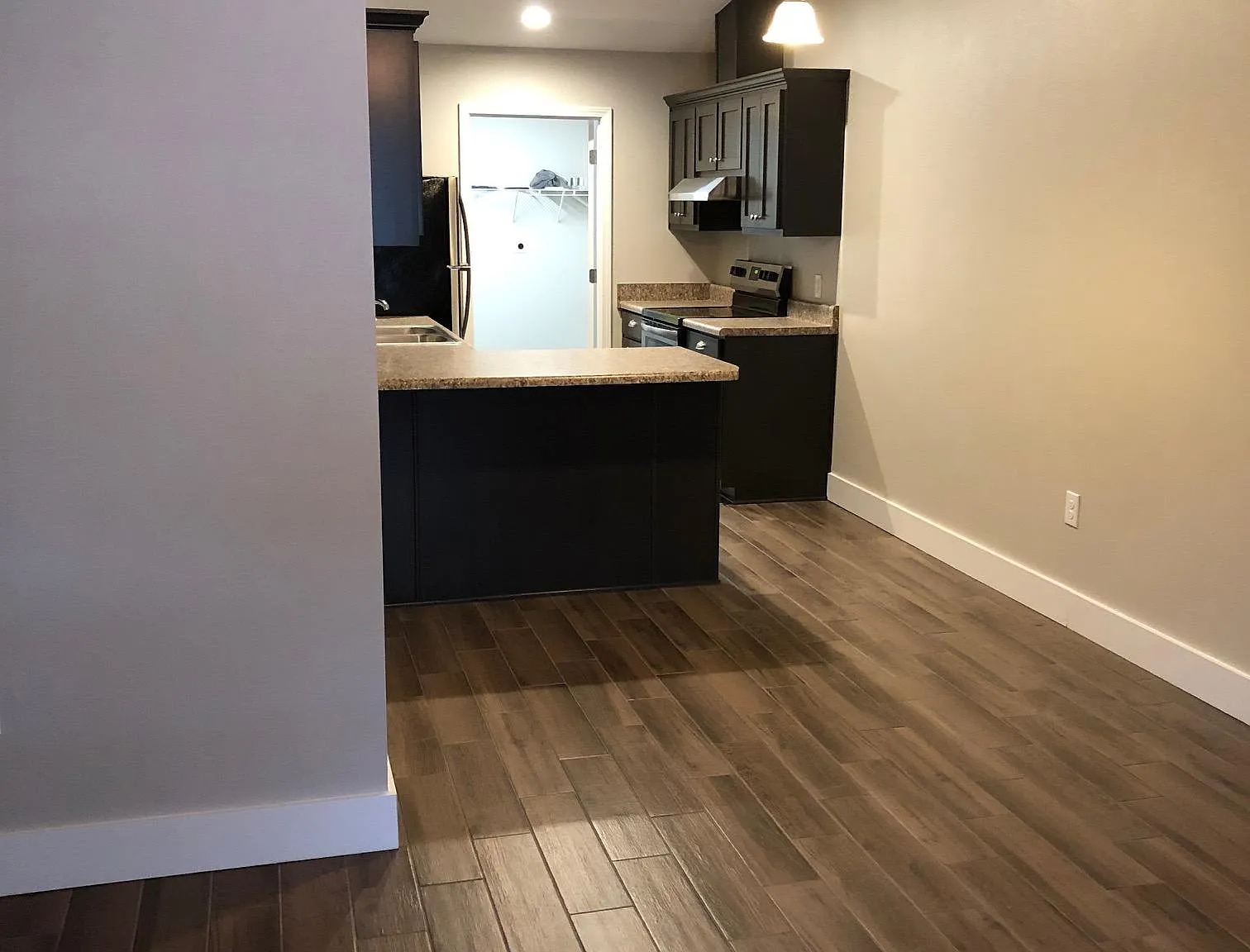 2 bed, 925 sqft, $1,300 — Photo 1