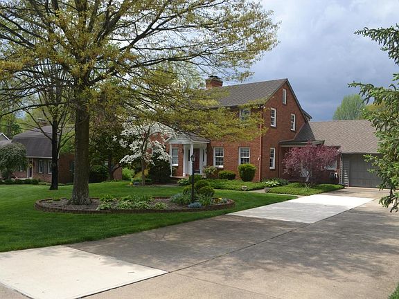 3rd image of 1755 Rosewood Dr NE