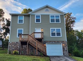 960 Crosscreek Dr, Christiansburg, VA 24073
